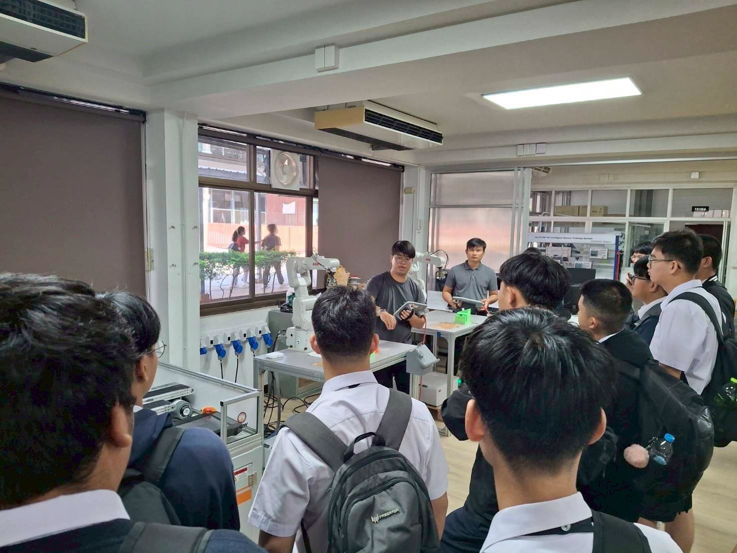 LINE_ALBUM_โรงเรียนมหาไถ่_260120_47