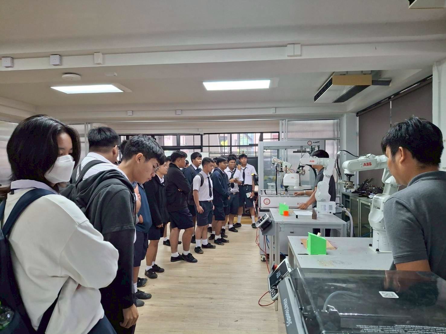 LINE_ALBUM_โรงเรียนมหาไถ่_260120_51